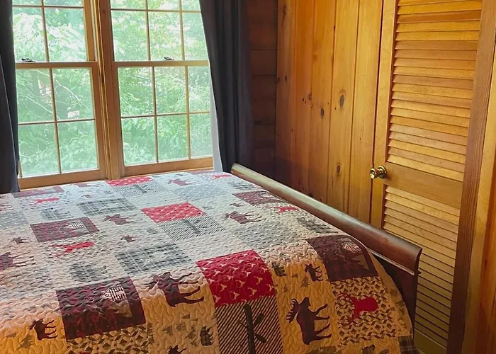 Cozy Log Cabin - Dog Friendly