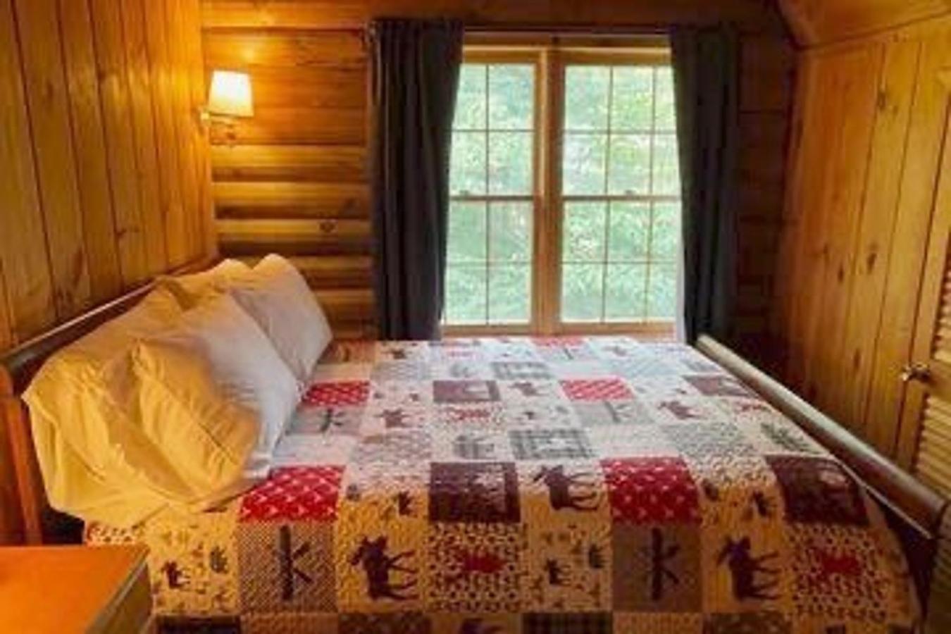 Cozy Log - Dog Friendly *