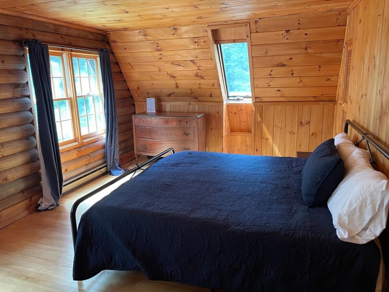 Cozy Log - Dog Friendly * Halifax