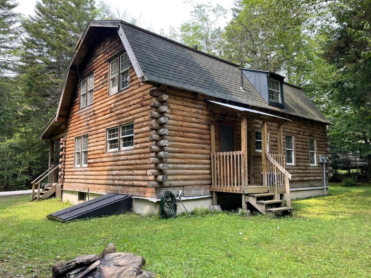 Cozy Log - Dog Friendly * Halifax