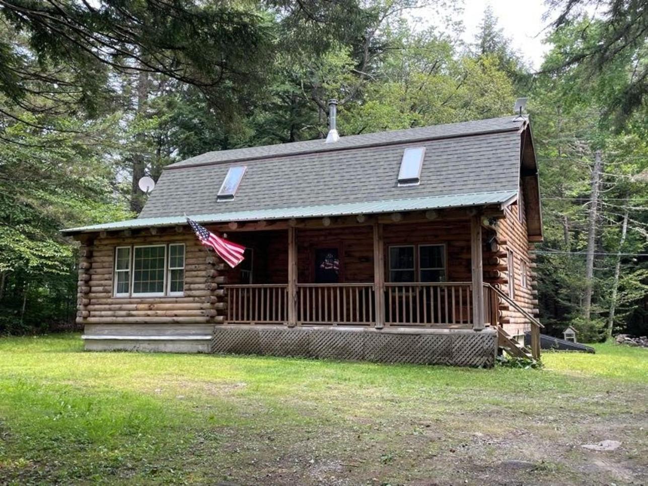 Cozy Log - Dog Friendly